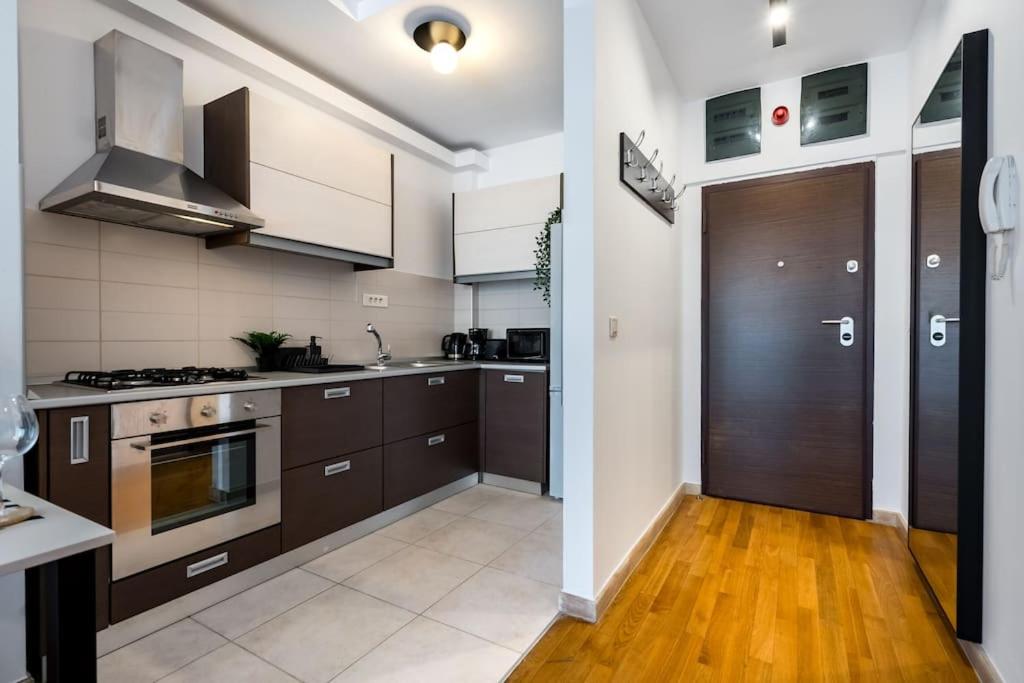 Vivando - Bright 1BR - Green View Balcony - Parking view 5