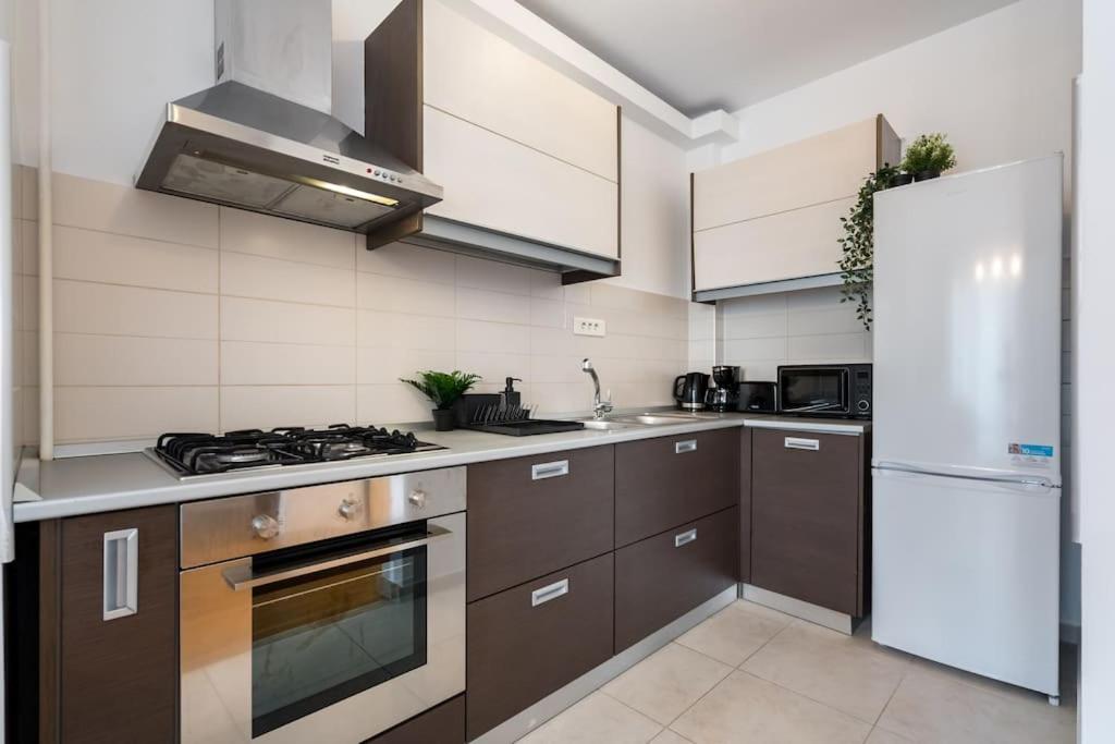 Vivando - Bright 1BR - Green View Balcony - Parking view 3