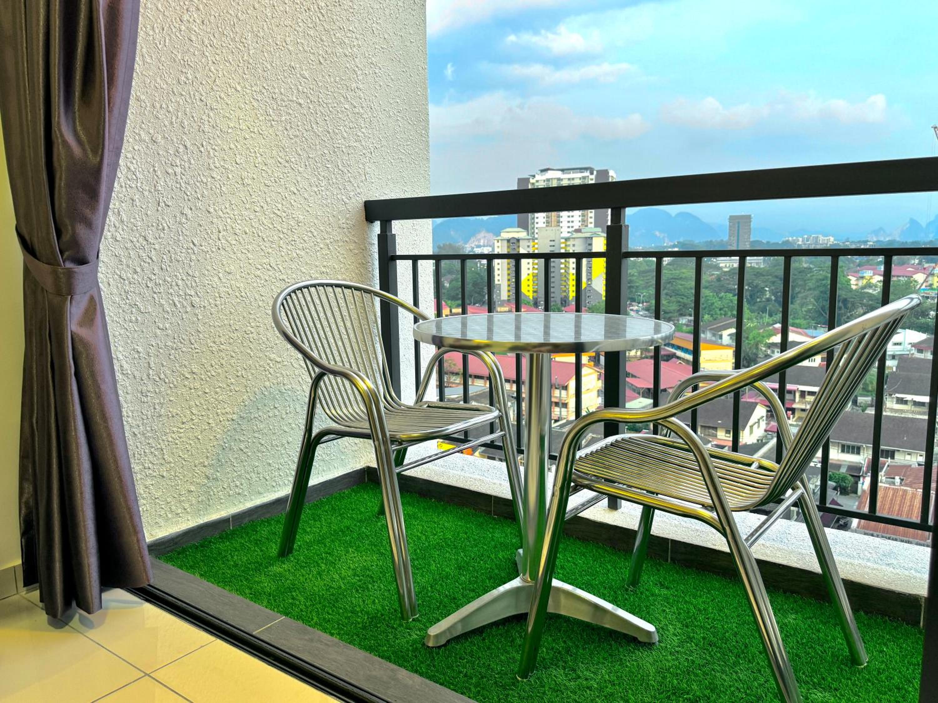 The Horizon Ipoh - 3BR Family Suite with Balcony - Dual Key Unit photo 8