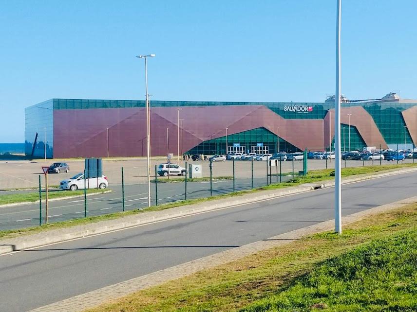 Brisa da praia ao lado Centro de Convenções