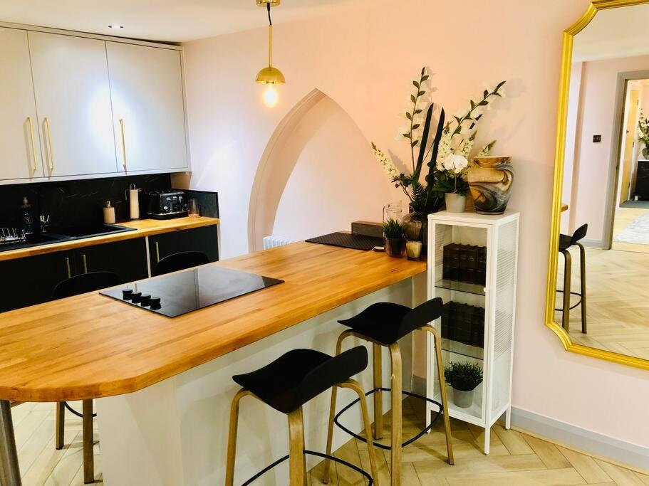 Superb 2 bed flat in Margate - historic, central location! view 3