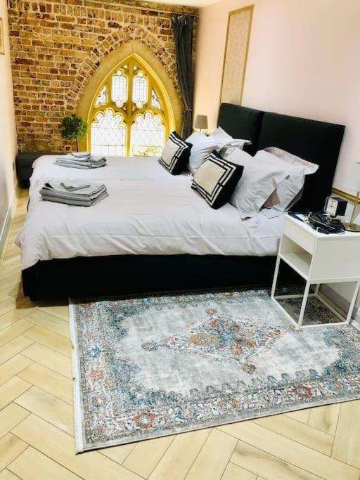 Superb 2 bed flat in Margate - historic, central location! view 5