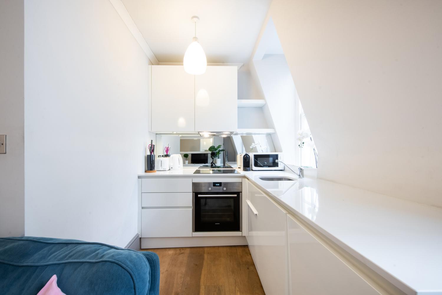 2Bed Cosy Flat in Vibrant Fitzrovia