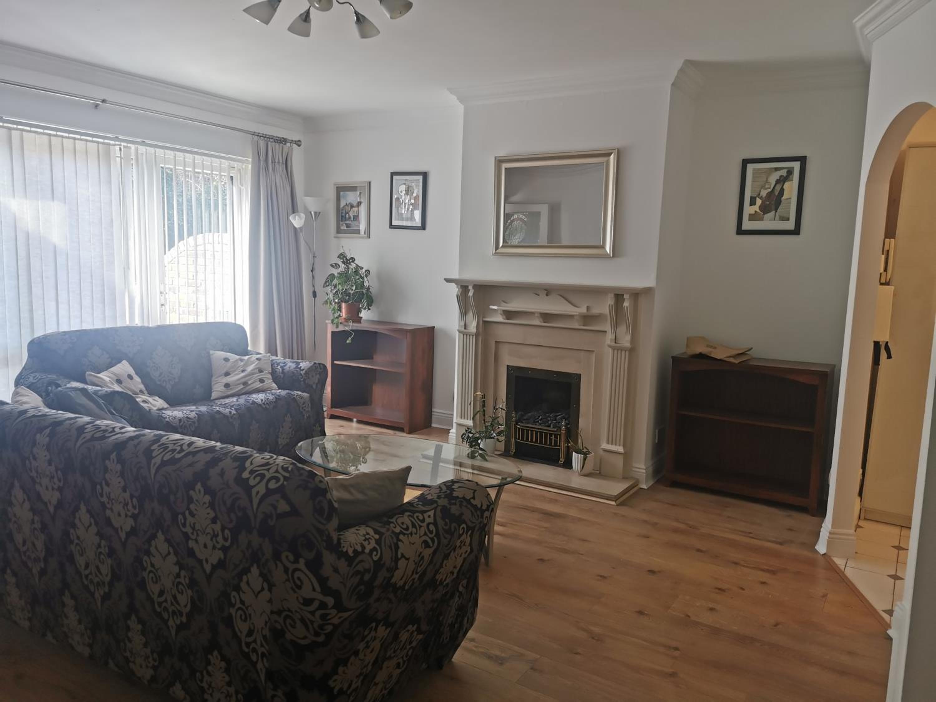 Single room in a charming apartment with the terrace in Sandymount