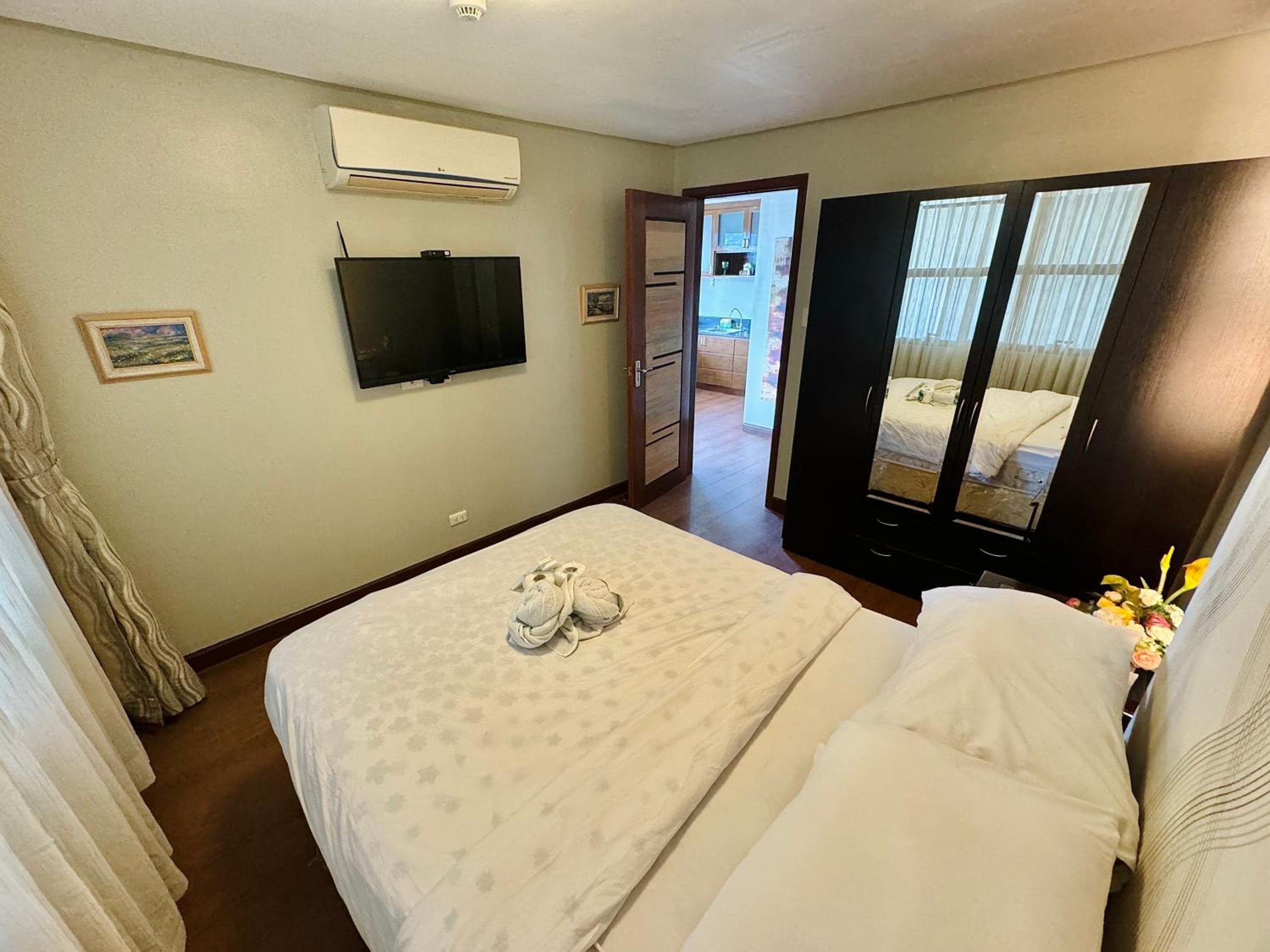 Spacious 1-Bedroom AppleOne Equicom Ayala view 2