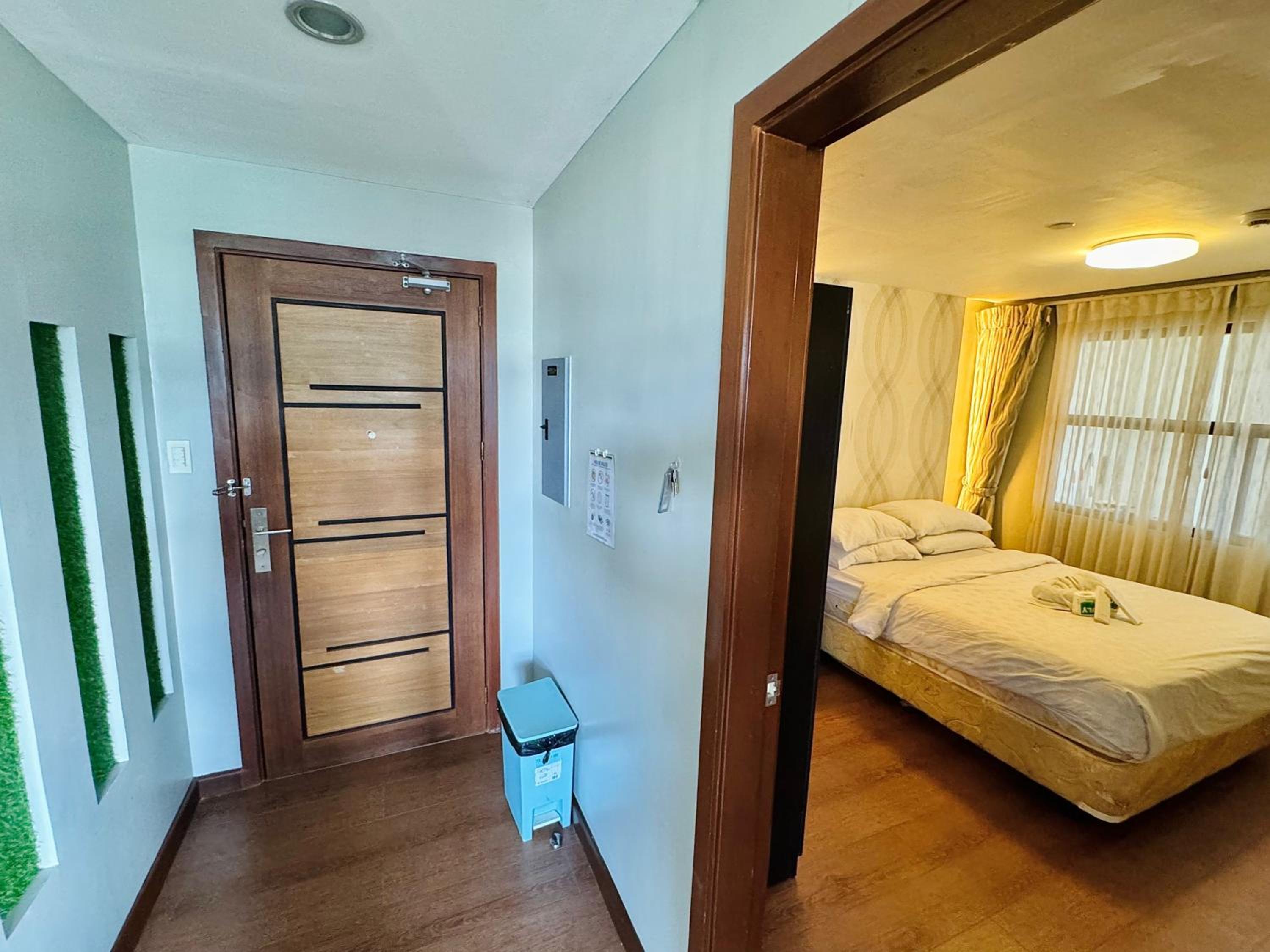 Spacious 1-Bedroom AppleOne Equicom Ayala view 5