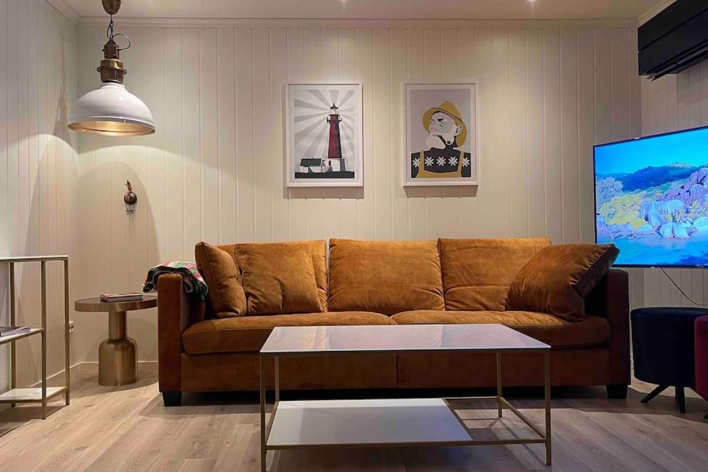 Familyfriendly-modern, in the fishingtown Stamsund, with Sauna and Jacuzzi view 2