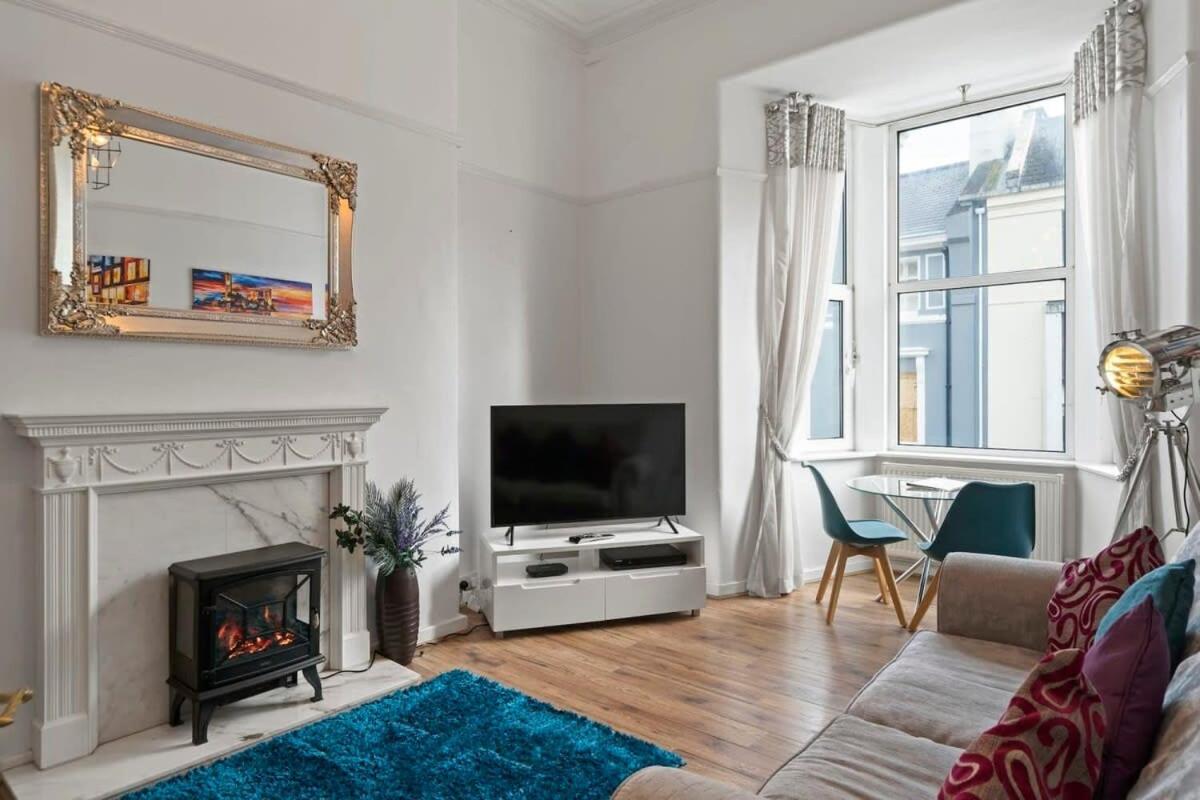 Modern Flat on The Hoe w Private Parking view 2