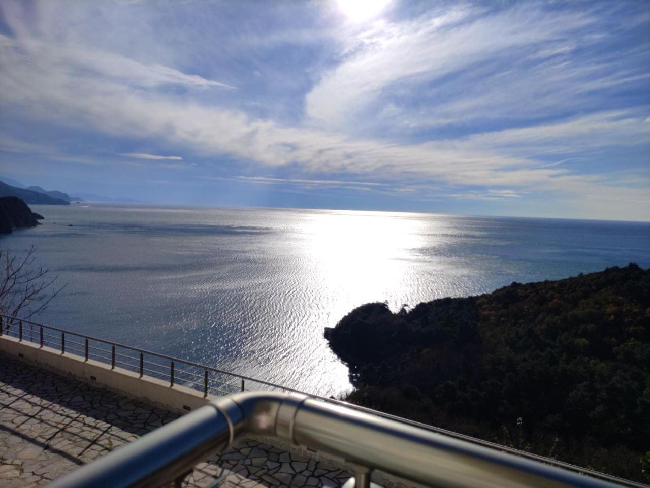 Hillside Apartment with Sea View view 3