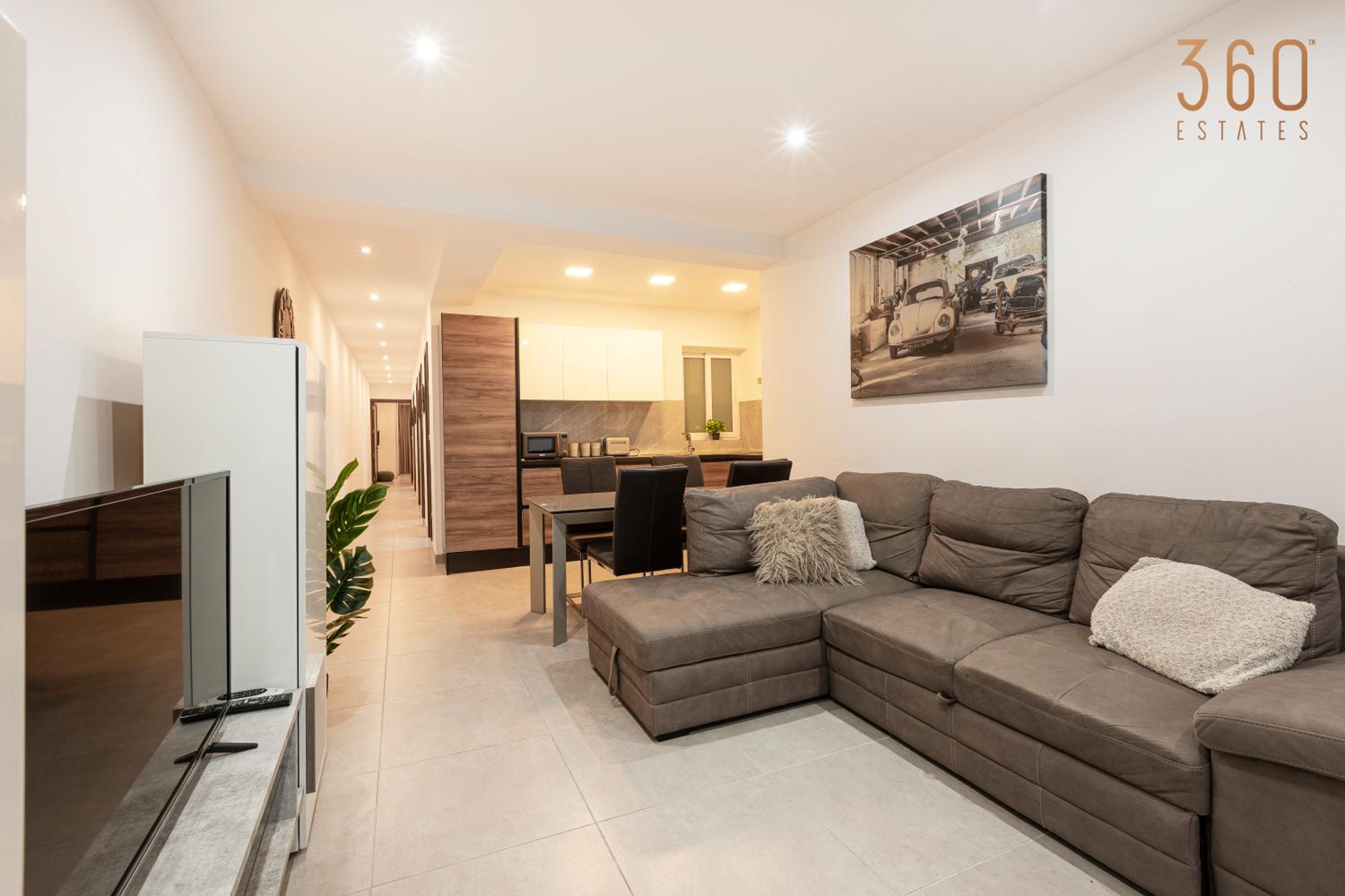Spacious 3BR designer home just off the promenade by 360 Estates photo 3