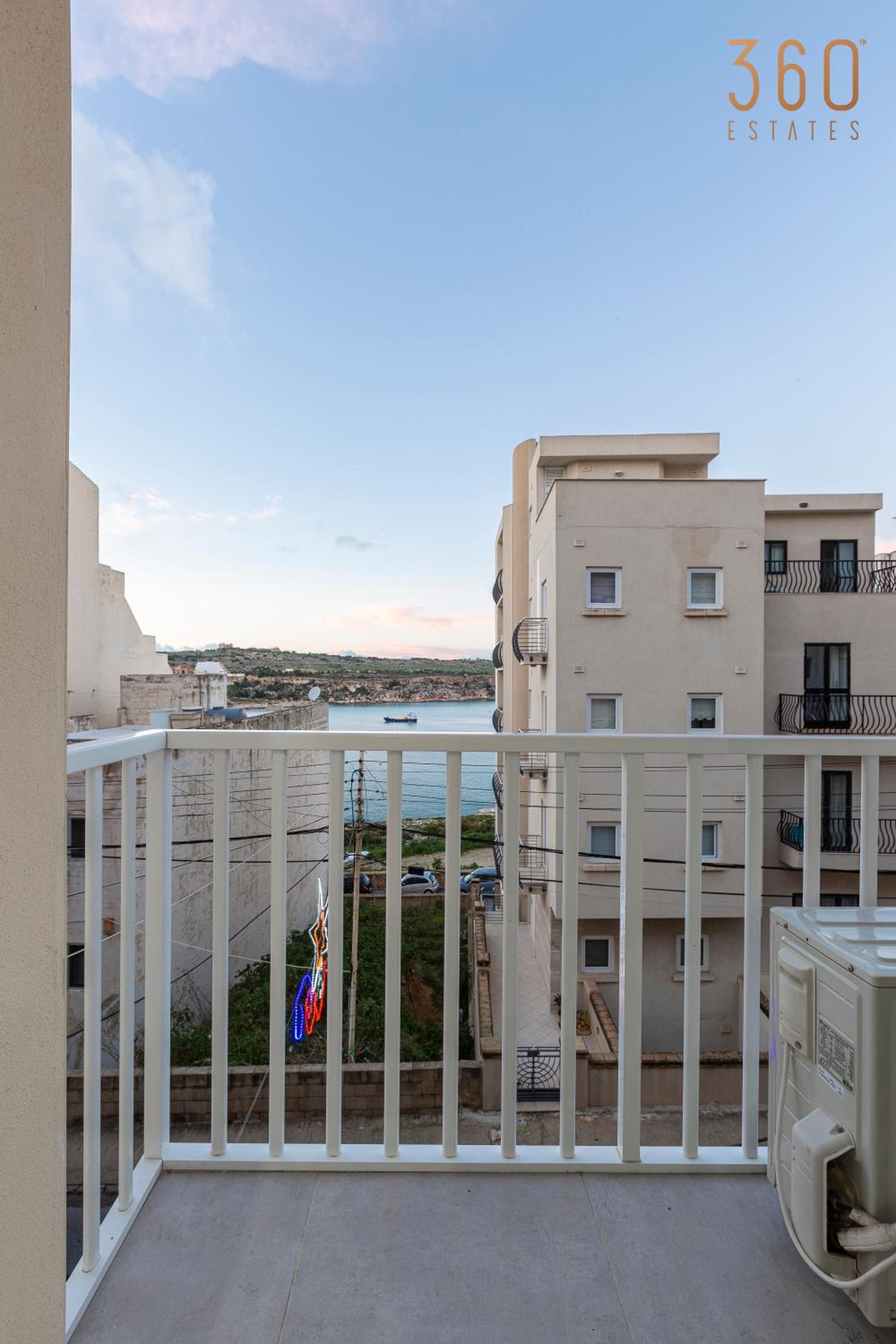 Spacious 3BR designer home just off the promenade by 360 Estates photo 2