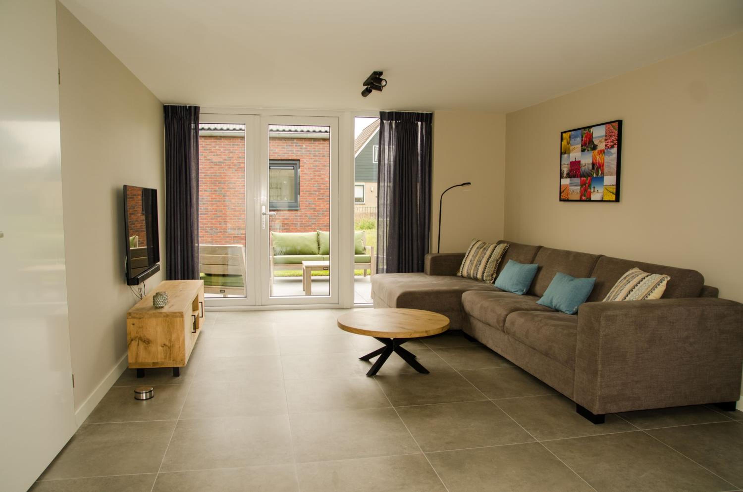 Bungalow 70 op Recreatiepark De Wielen view 3