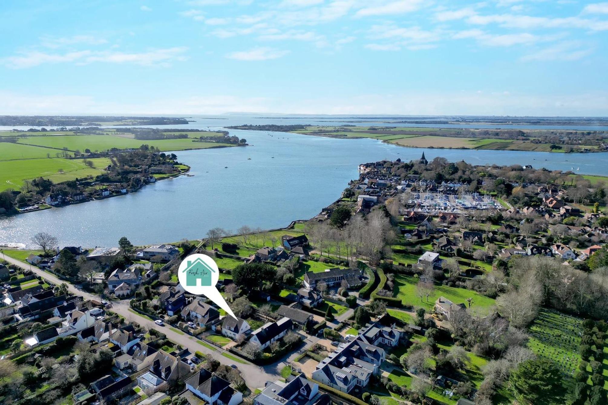 Newly Renovated Cottage 150m from Waterfront view 4