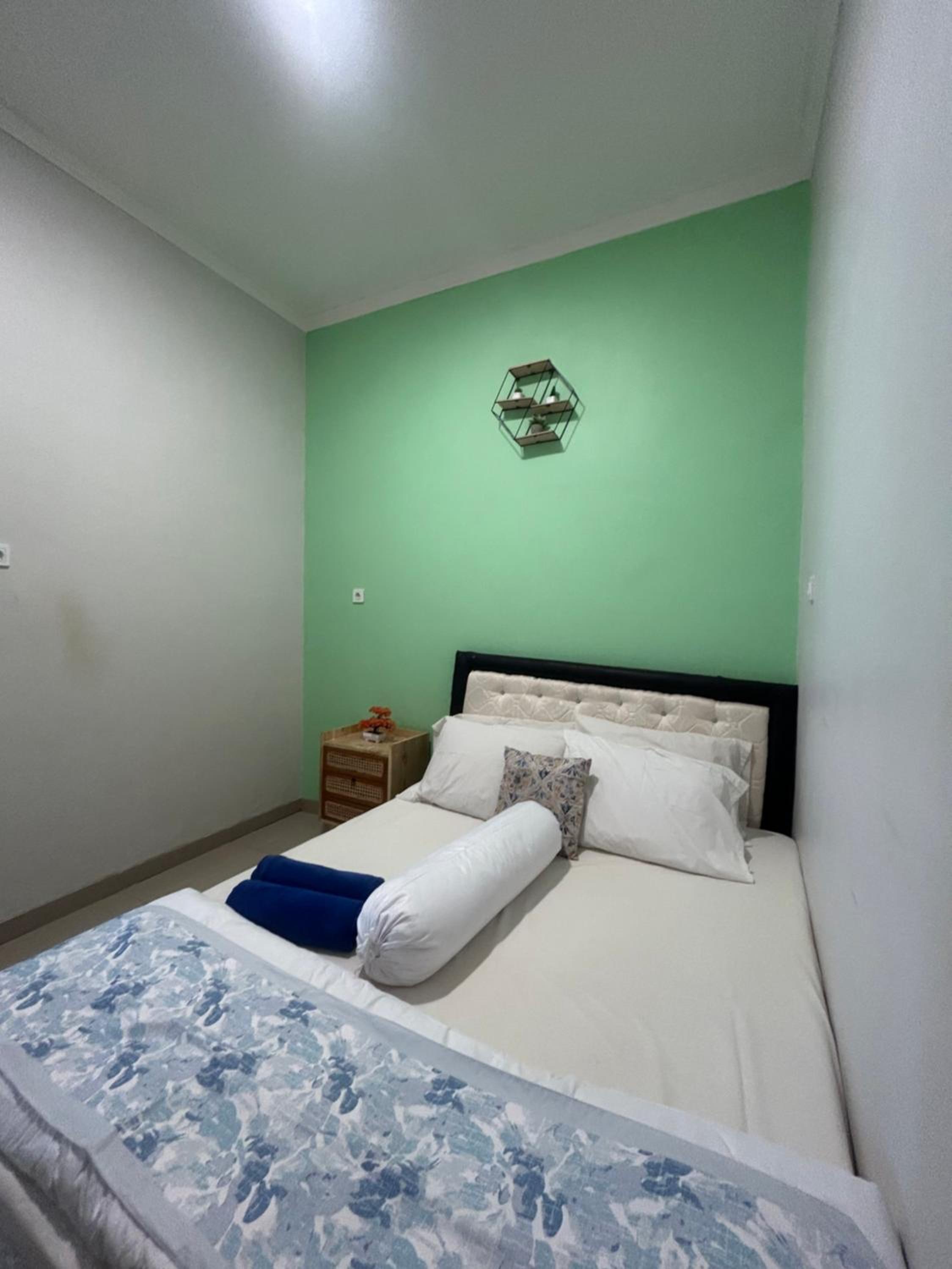 Clamitan House