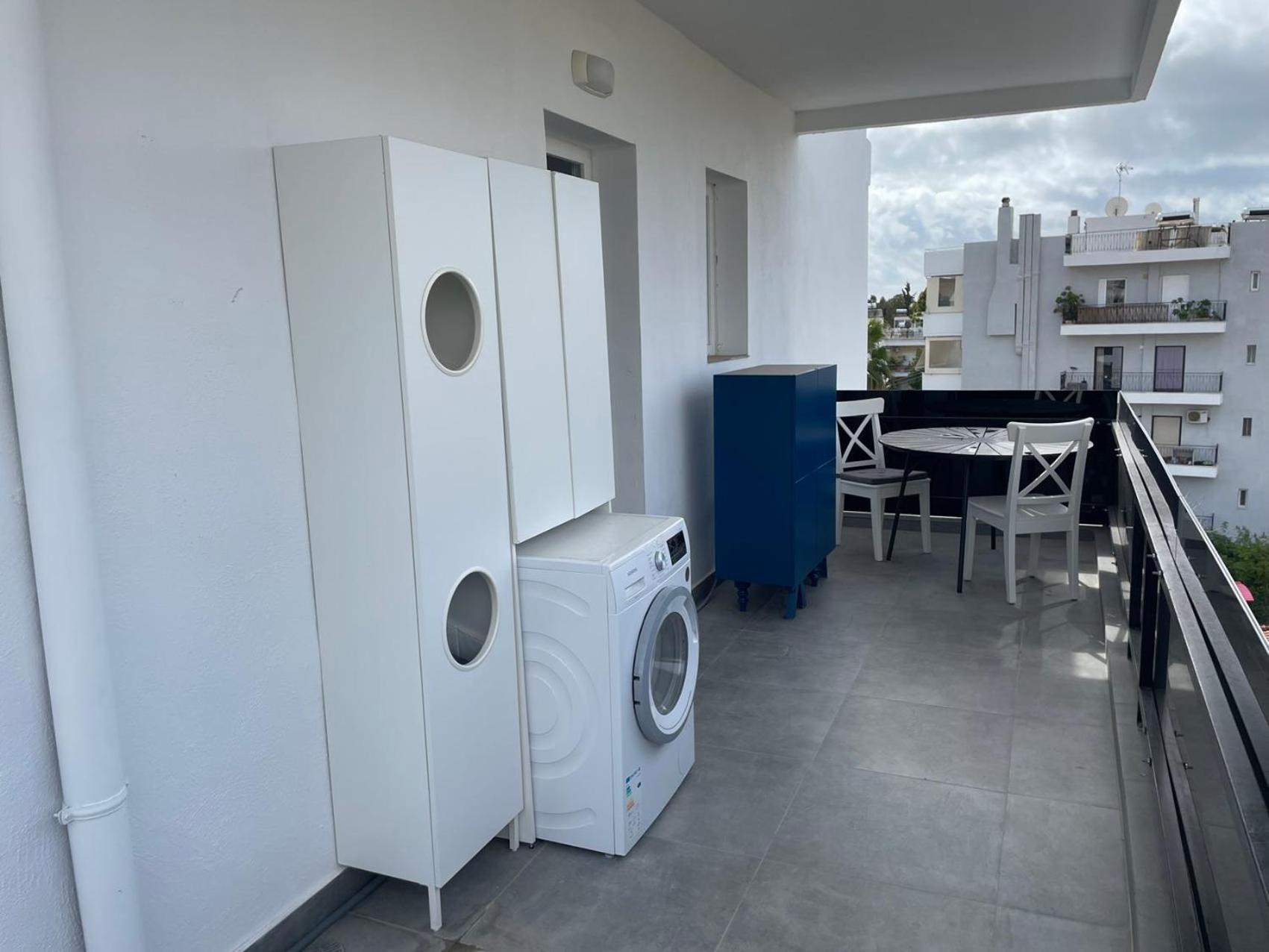 roofgarden apartment close subway station