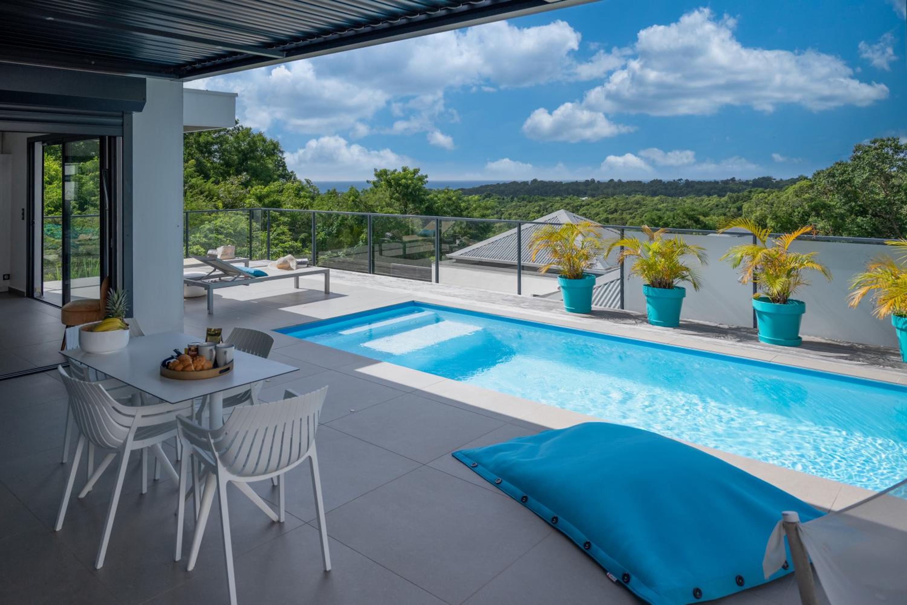 Tropic & Chic view 3