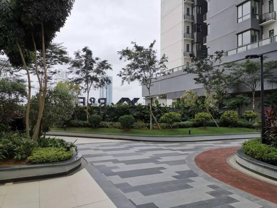 R&F Princess Cove & R&F Mall by QQ BnB