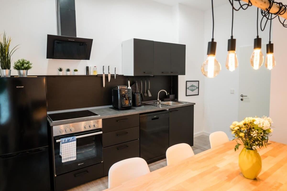 Spacious 3BR plus AC Self Check-in Street Parking