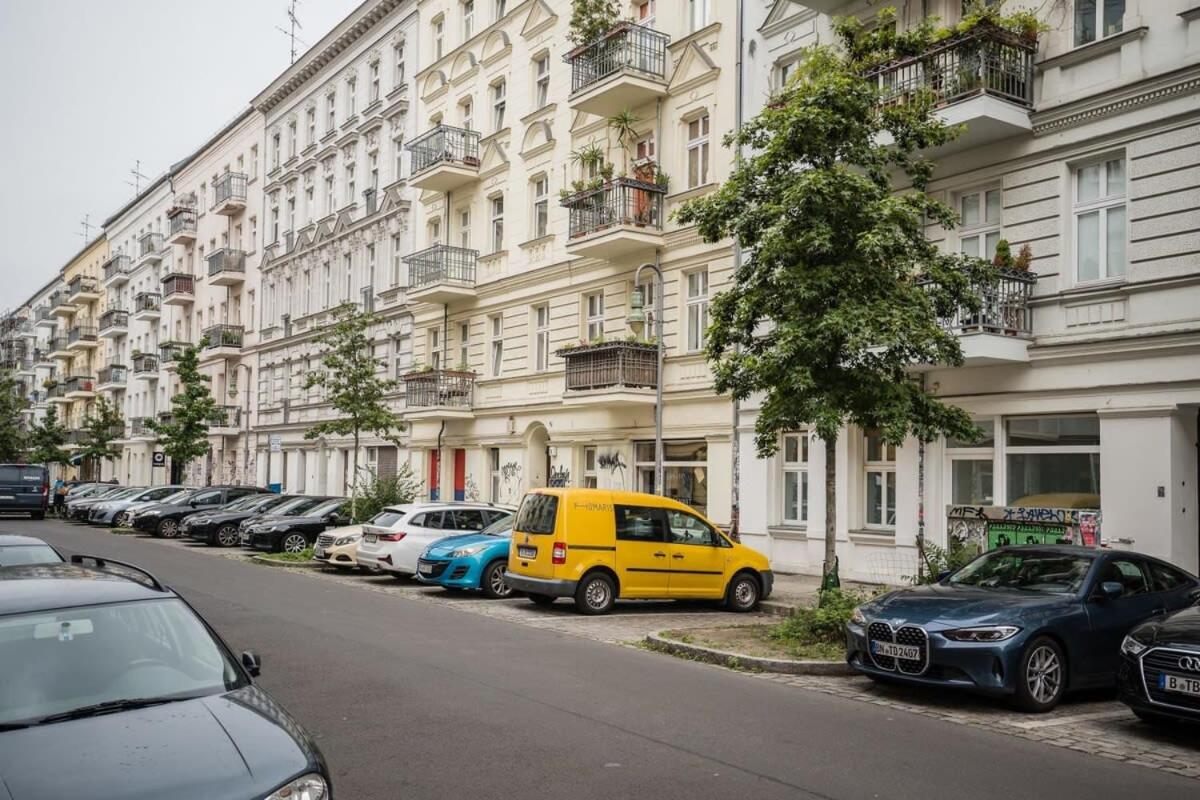Spacious 3BR plus AC Self Check-in Street Parking