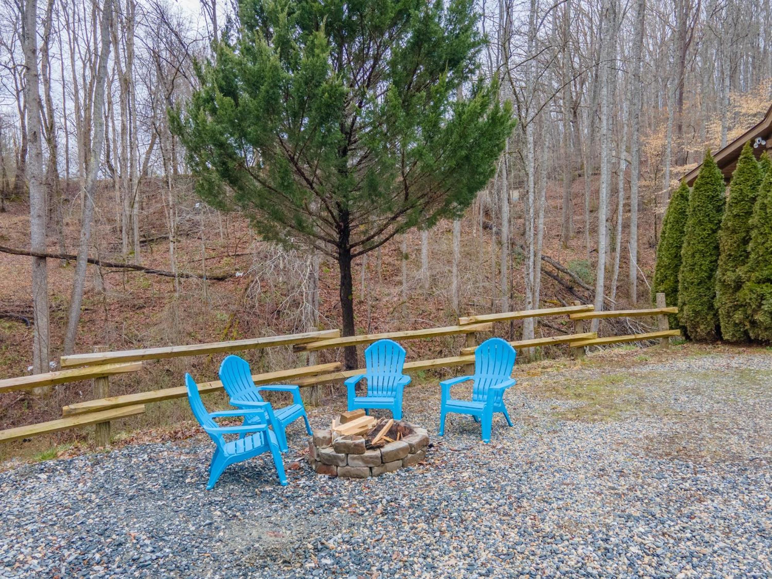 Cozy Cabin Retreat: Tiny Trotter