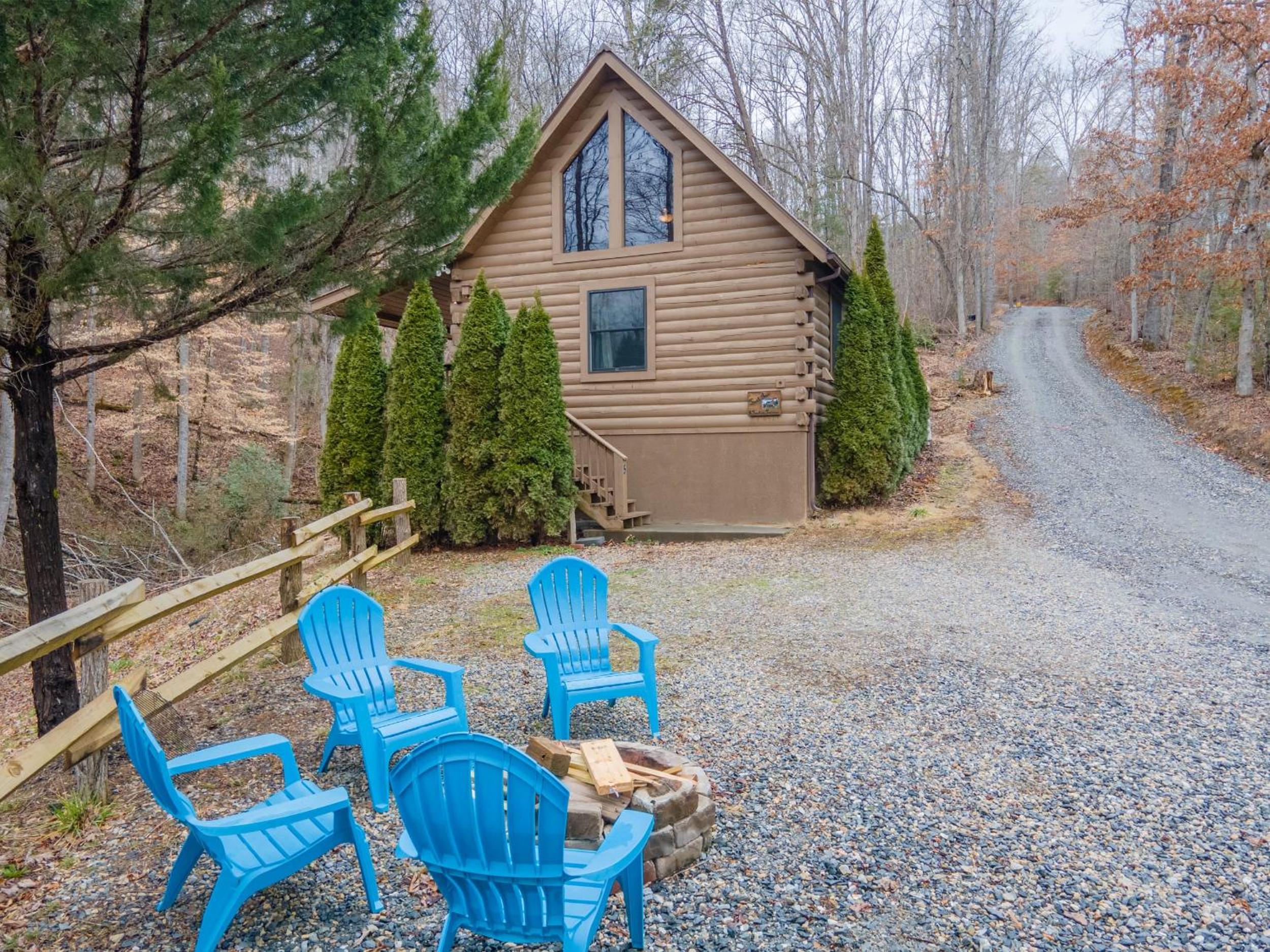 Cozy Cabin Retreat: Tiny Trotter