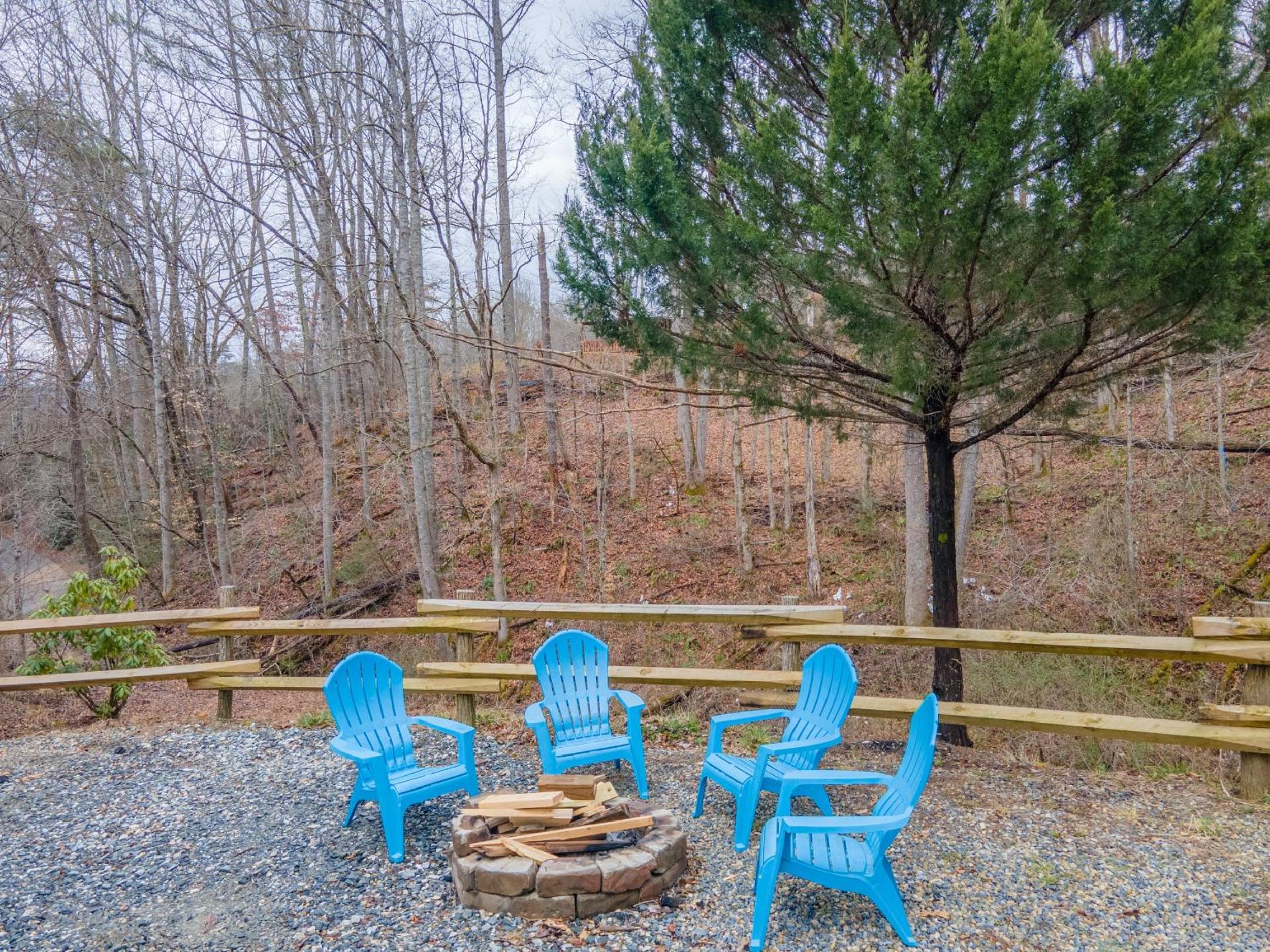 Cozy Cabin Retreat: Tiny Trotter