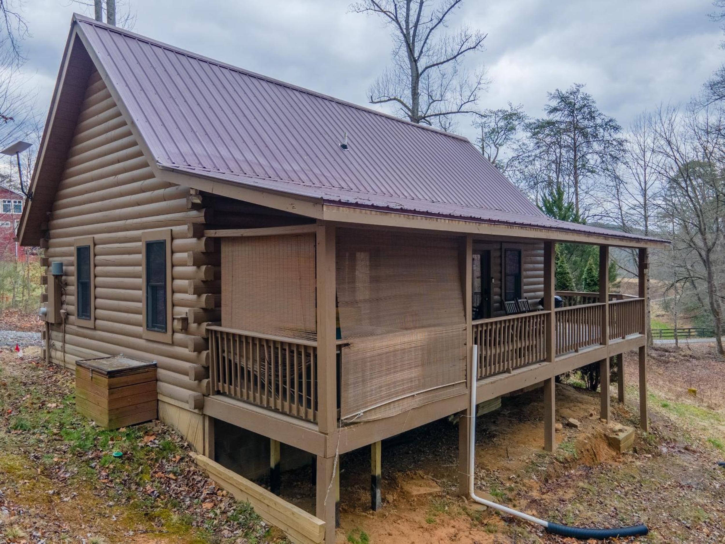 Cozy Cabin Retreat: Tiny Trotter