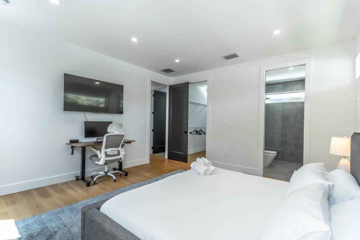 Lux Villa with Pool, Wynwood House by RoveTravel