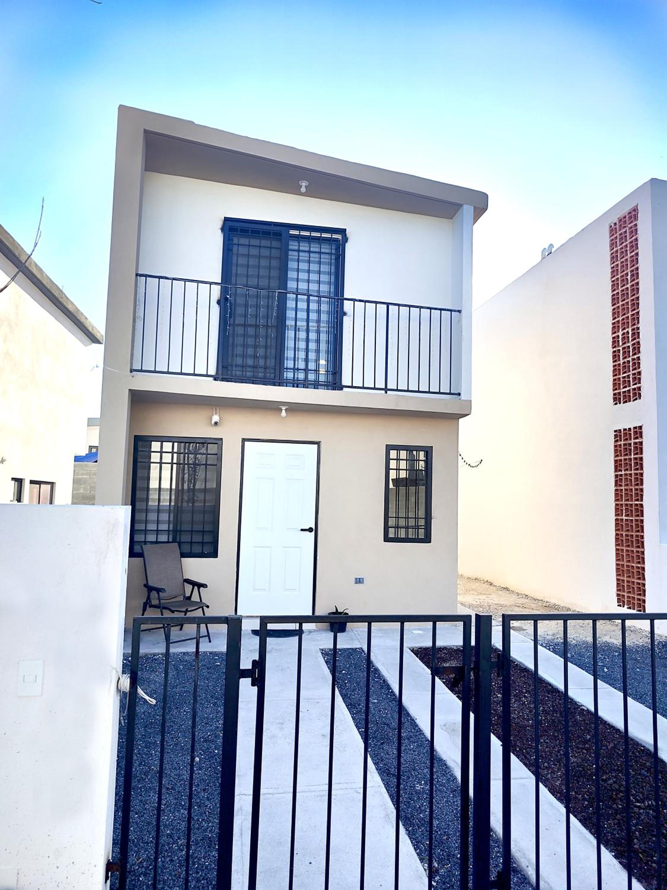 Bonita Casa en fraccionamiento privado cerca del aeropuerto