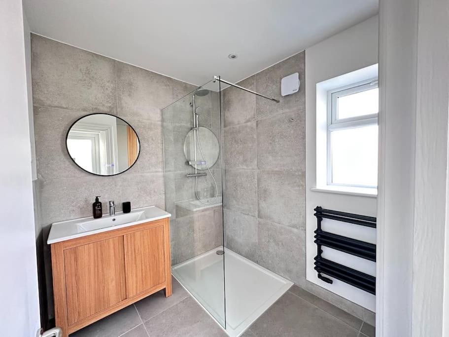 The Pontcanna Sapphire 2-Bed Haven