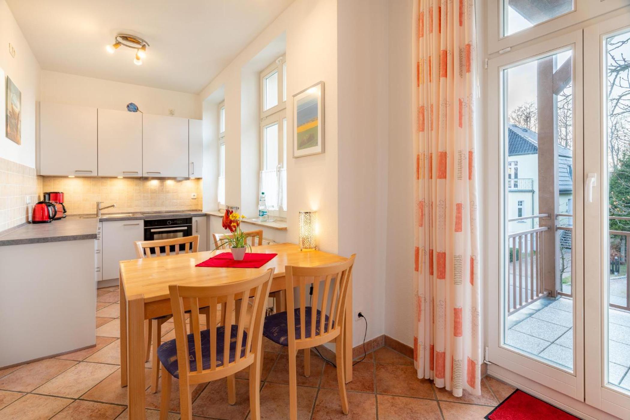 Stilvoll einger. Fewo mit Balkon, Parkplatz, in Strandnähe