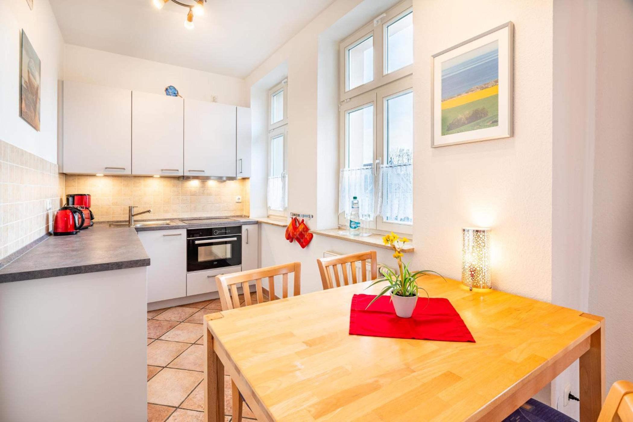 Stilvoll einger. Fewo mit Balkon, Parkplatz, in Strandnähe