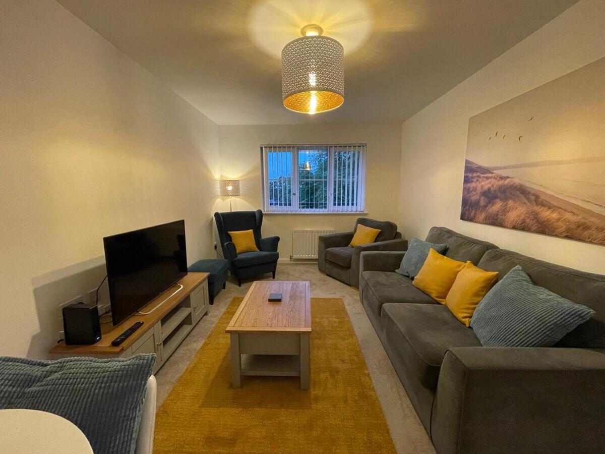 Luxury 2 Bedroom Flat in Quiet Village w/ Ensuite view 2