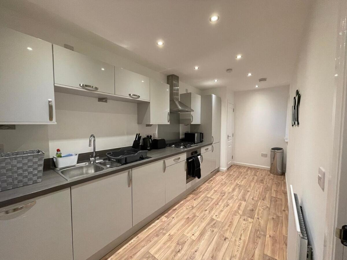 Luxury 2 Bedroom Flat in Quiet Village w/ Ensuite view 4
