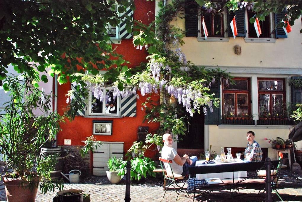 Historic Skipper`s House in Old Town