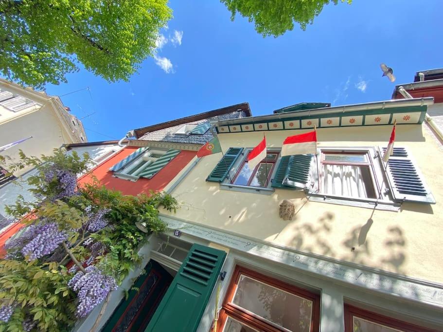 Historic Skipper`s House in Old Town