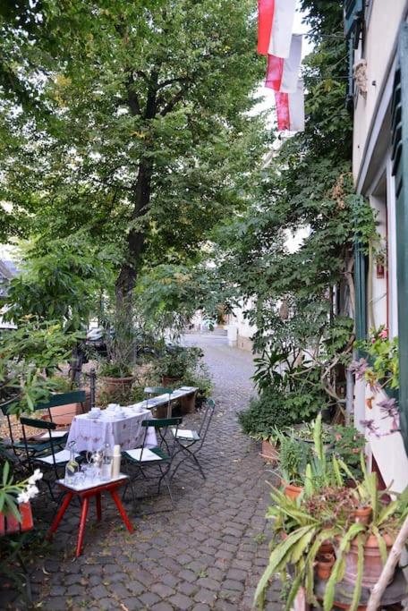Historic Skipper`s House in Old Town