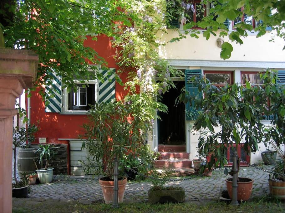 Historic Skipper`s House in Old Town