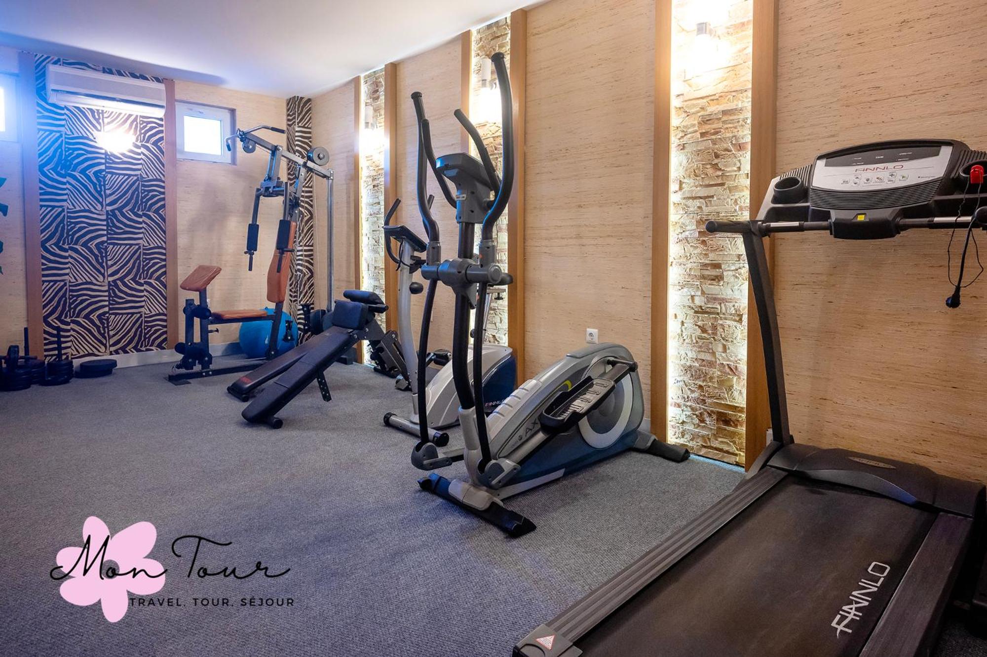 Mon Tour apartments