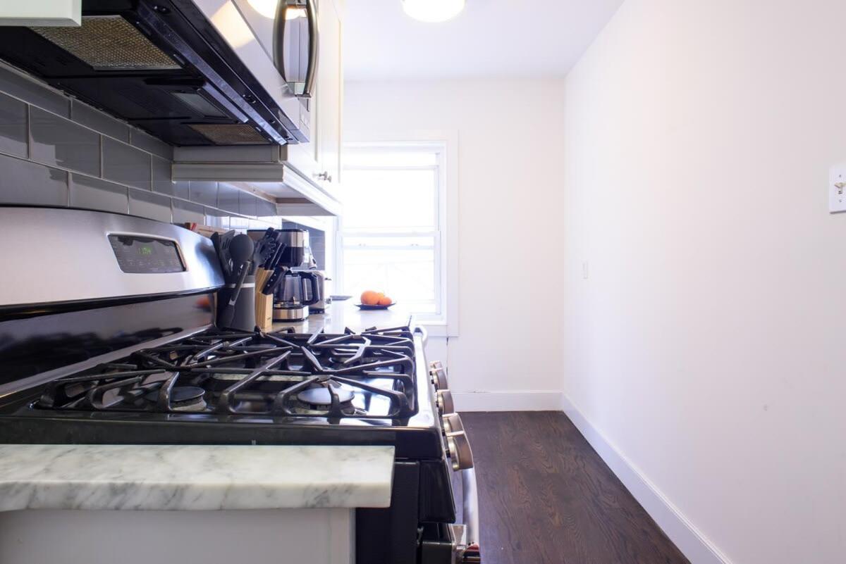 39-3 Newly renovated 3 BR Prime midtown sleeps 6