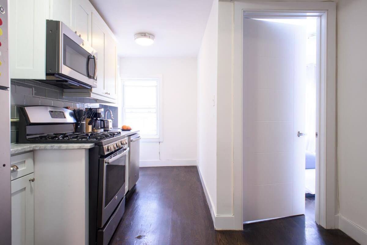 39-3 Newly renovated 3 BR Prime midtown sleeps 6