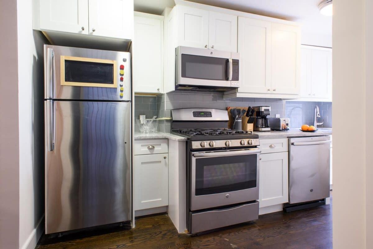 39-3 Newly renovated 3 BR Prime midtown sleeps 6
