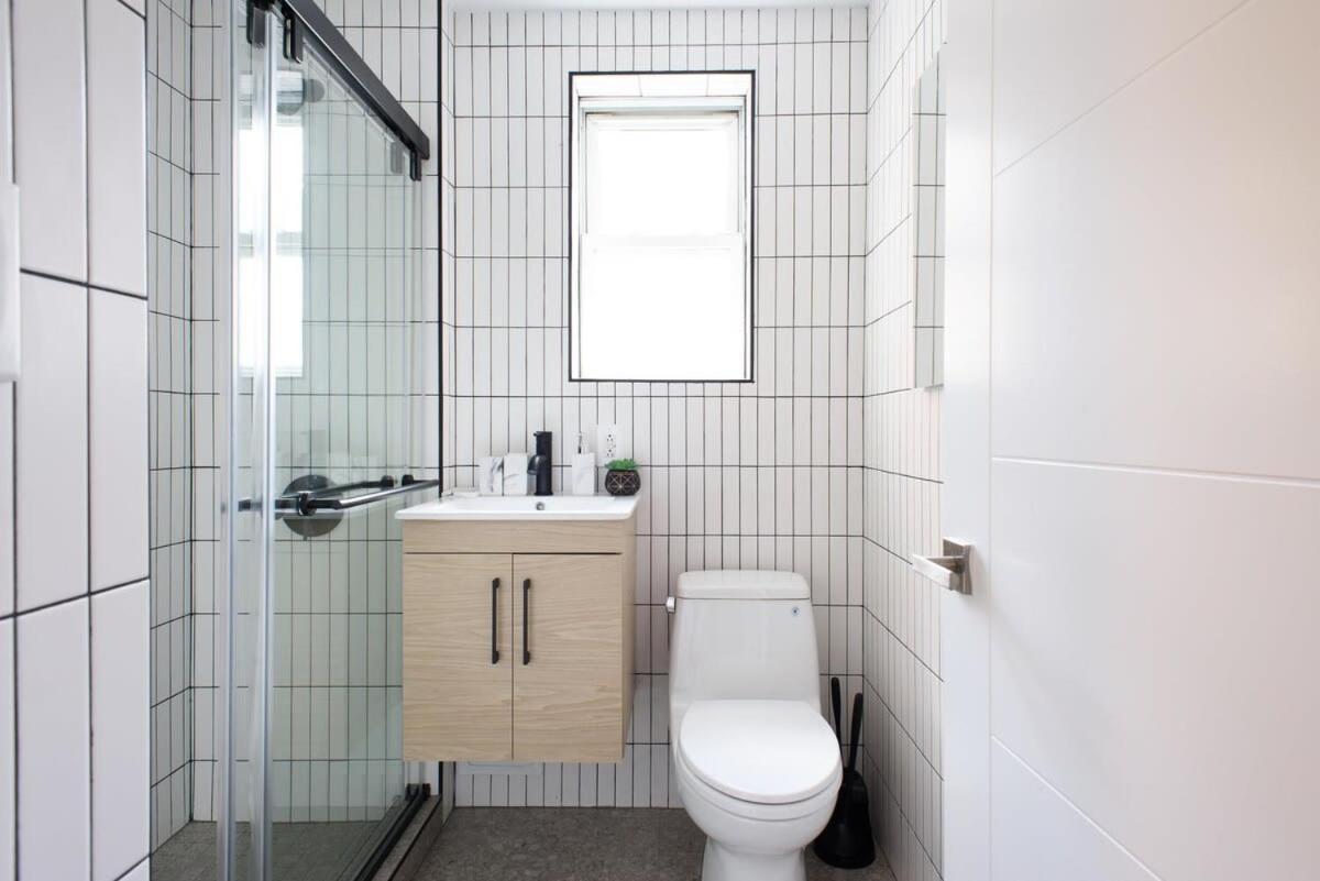 39-3 Newly renovated 3 BR Prime midtown sleeps 6