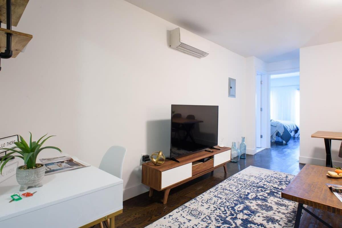 39-3 Newly renovated 3 BR Prime midtown sleeps 6