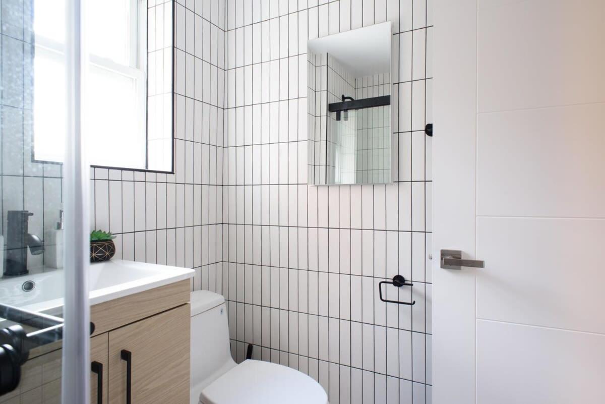 39-3 Newly renovated 3 BR Prime midtown sleeps 6