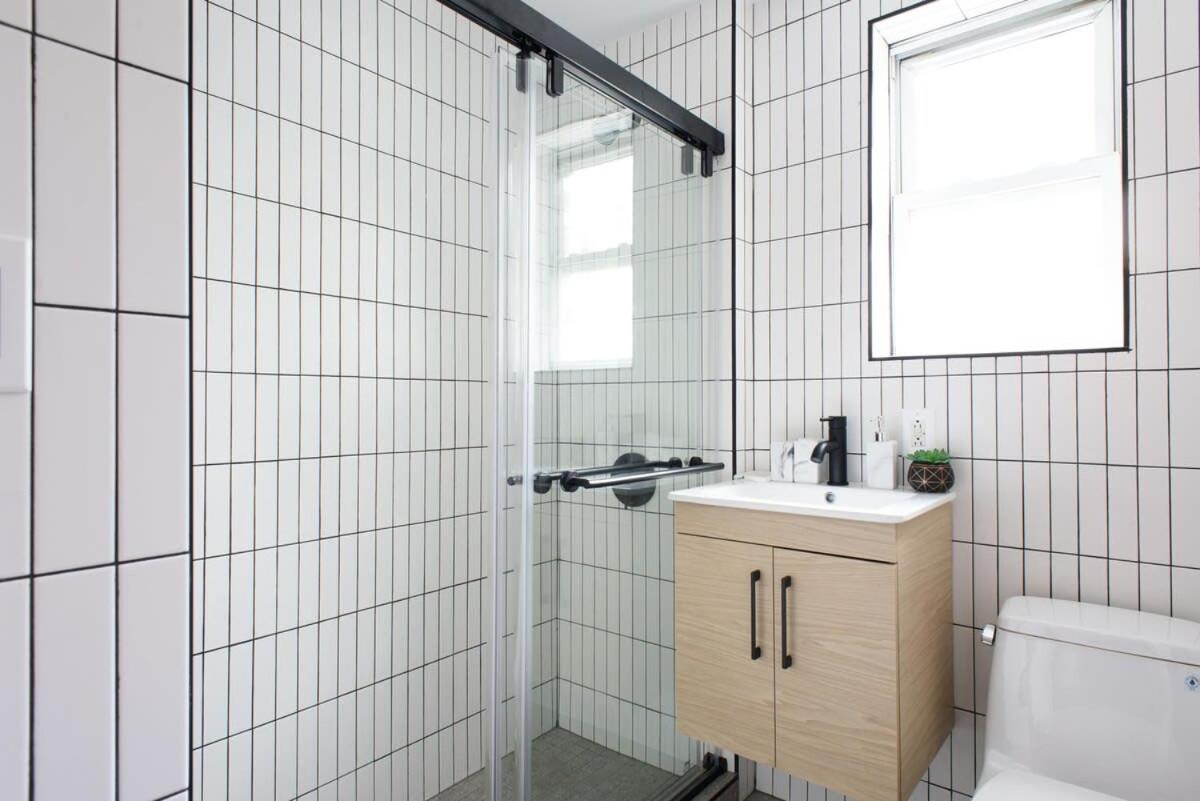 39-3 Newly renovated 3 BR Prime midtown sleeps 6