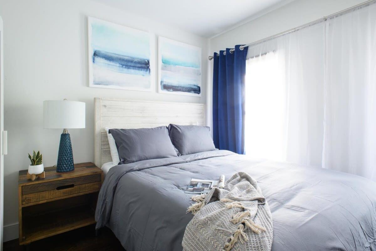 39-3 Newly renovated 3 BR Prime midtown sleeps 6