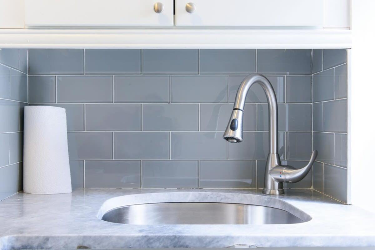 39-3 Newly renovated 3 BR Prime midtown sleeps 6