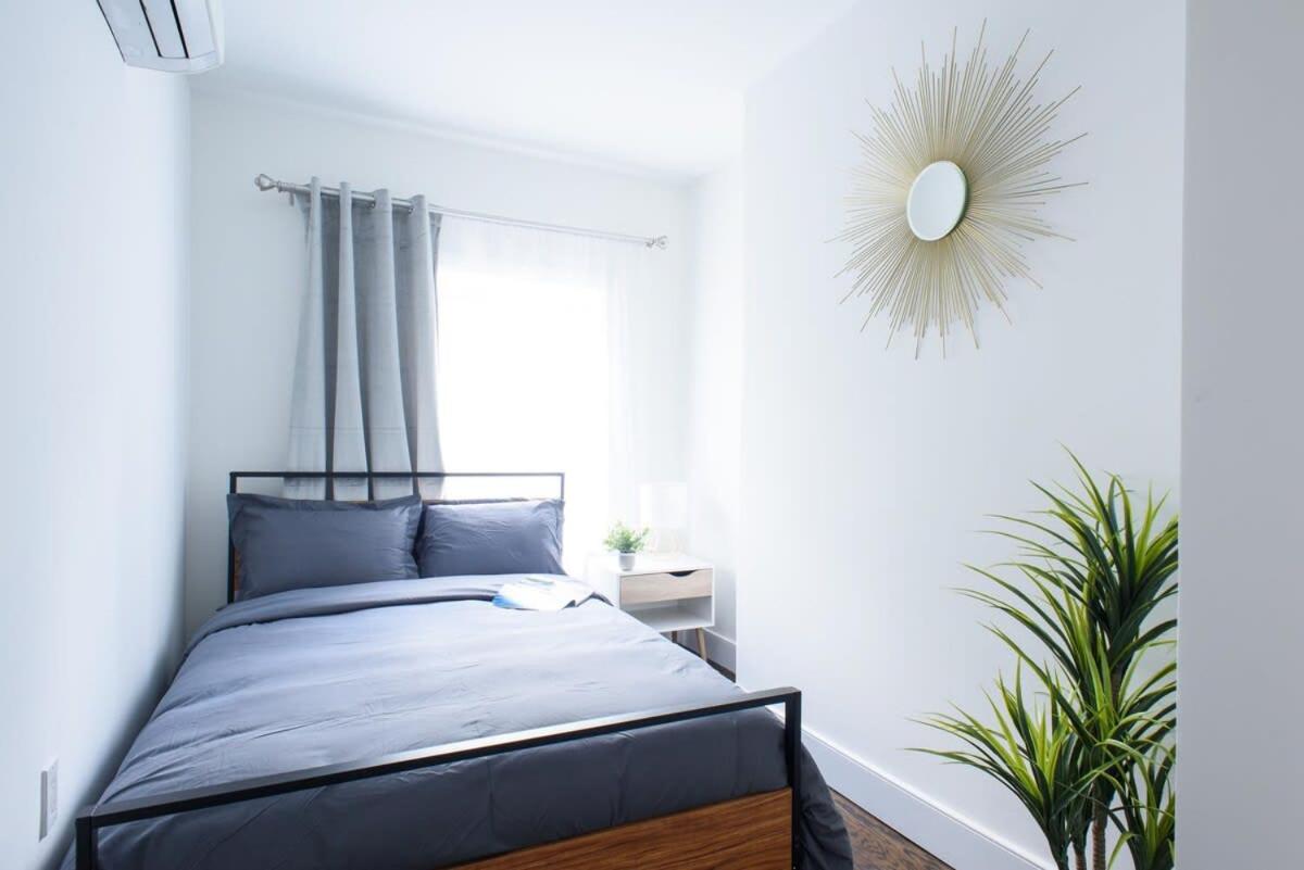 39-3 Newly renovated 3 BR Prime midtown sleeps 6