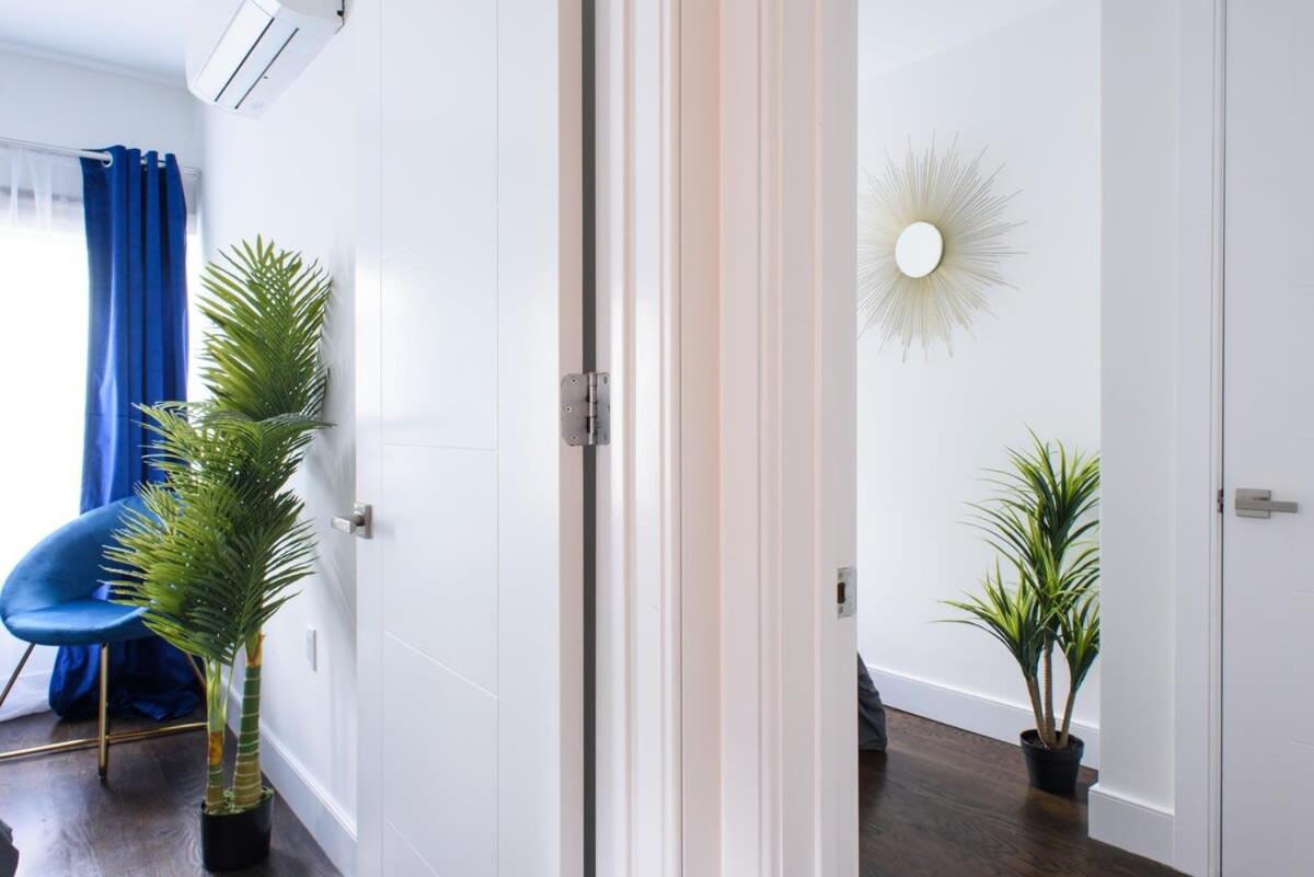 39-3 Newly renovated 3 BR Prime midtown sleeps 6